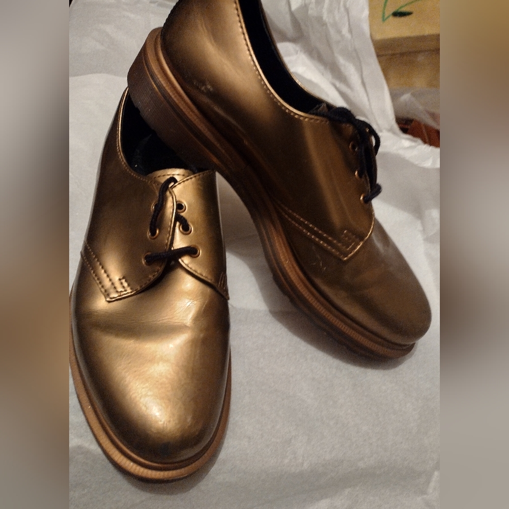 Gold Dr. Martens? Unisex sz M7/9W - Picture 6 of 6